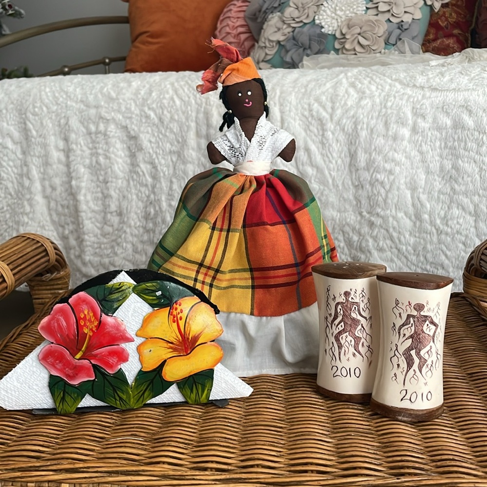 DOLL REVERSIBLE, PACKAGE 5 different things. Wood is walnut.